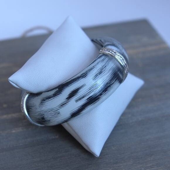 Brighton Trinity Chunky Zebra Bangle Bracelet Acrylic Black White Statement Wide - Picture 2 of 5